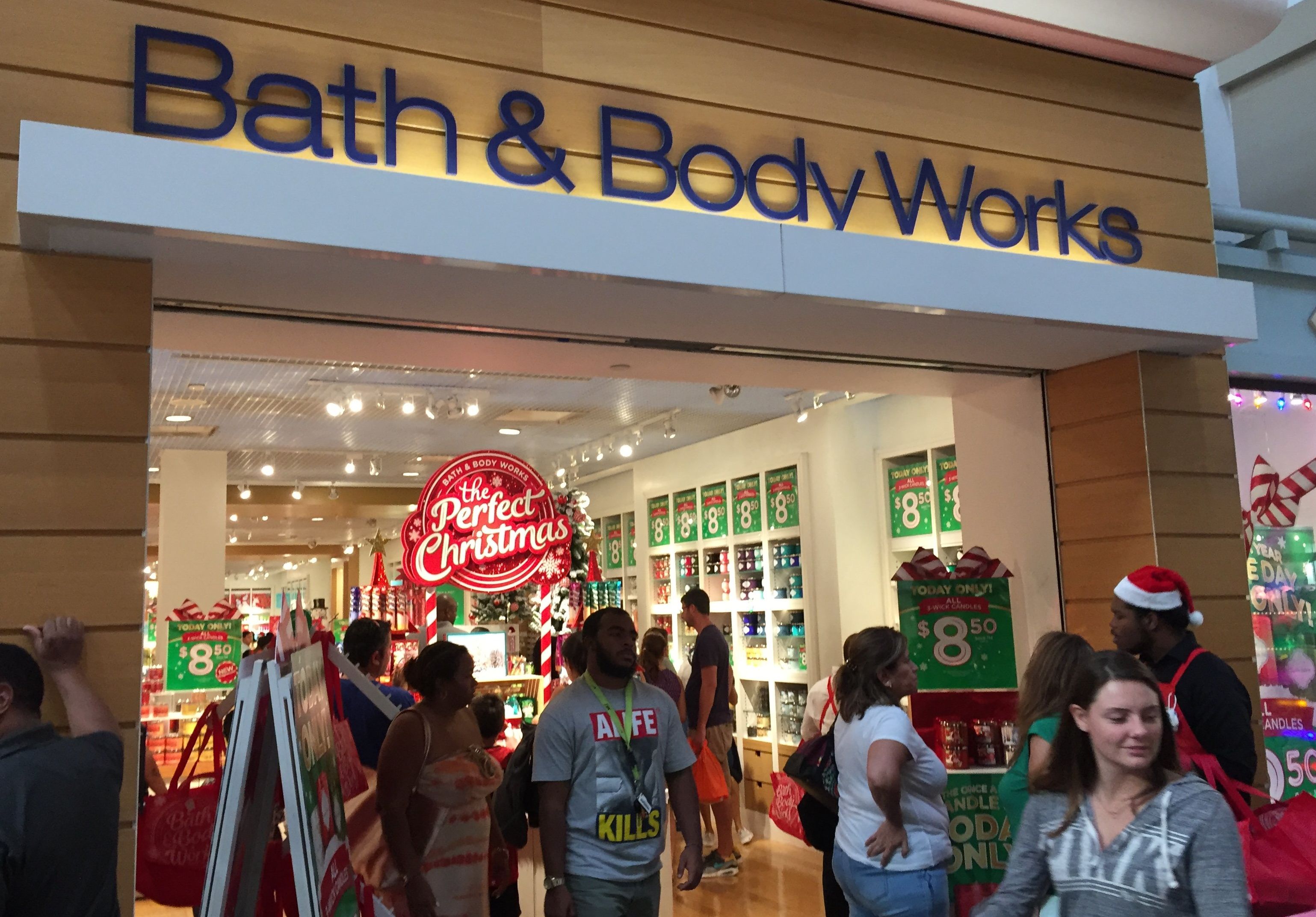 bath and body works storefront at shopping mall
