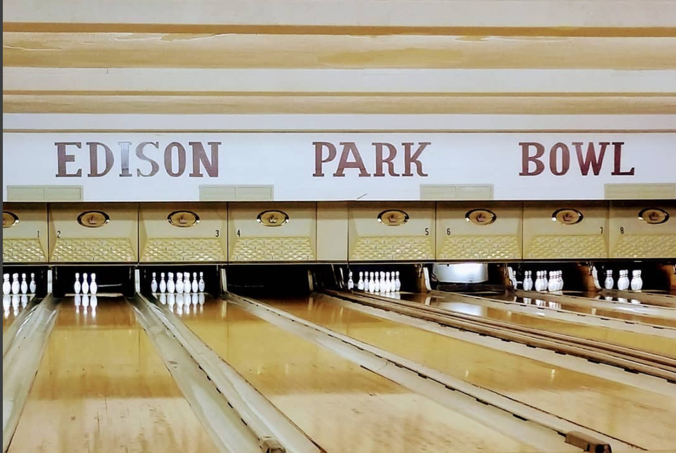 Bowling alleys at Edison Park Inn