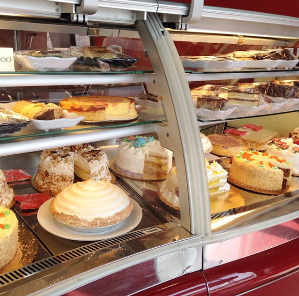 Cakes and pies at Henry's Diner new brunswick