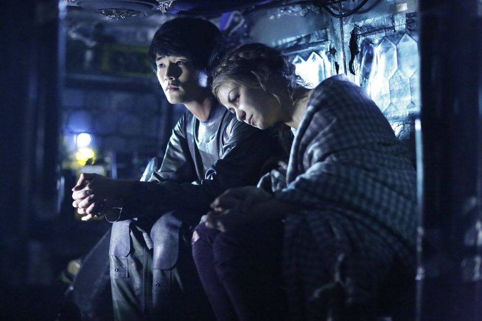 Christopher Larkin and Chelsey Reist in The 100 Season 4