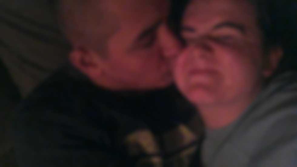 couple kissing