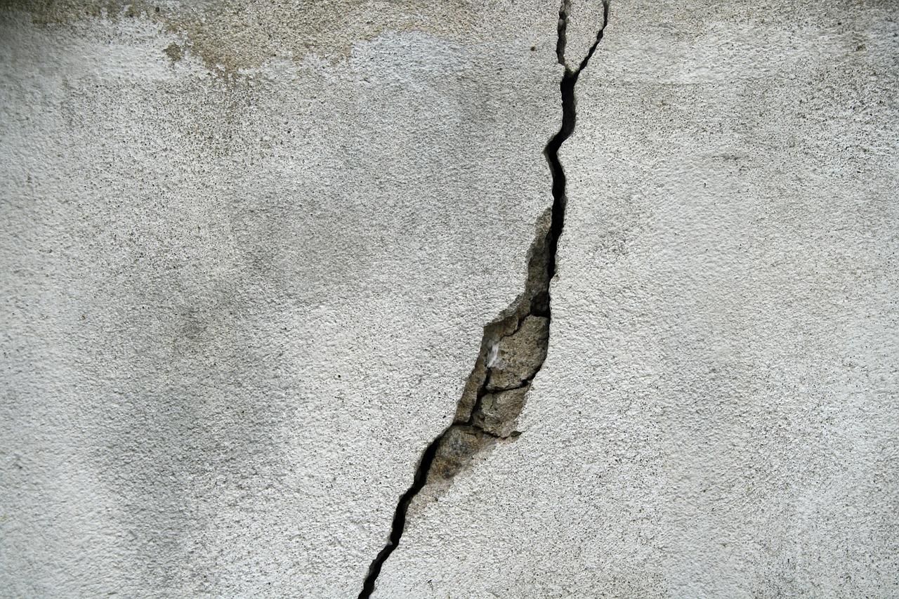 Repairing Concrete Cracks: A Step-By-Step Guide
