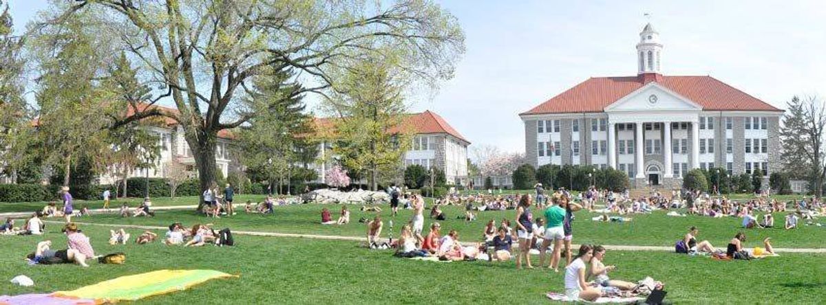 22 Thoughts You Have While Sitting On the Quad