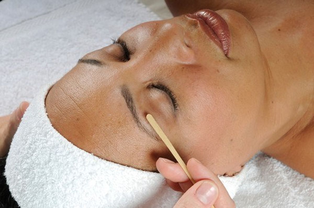 60 Thoughts Girls Have When Getting Their Eyebrows Waxed