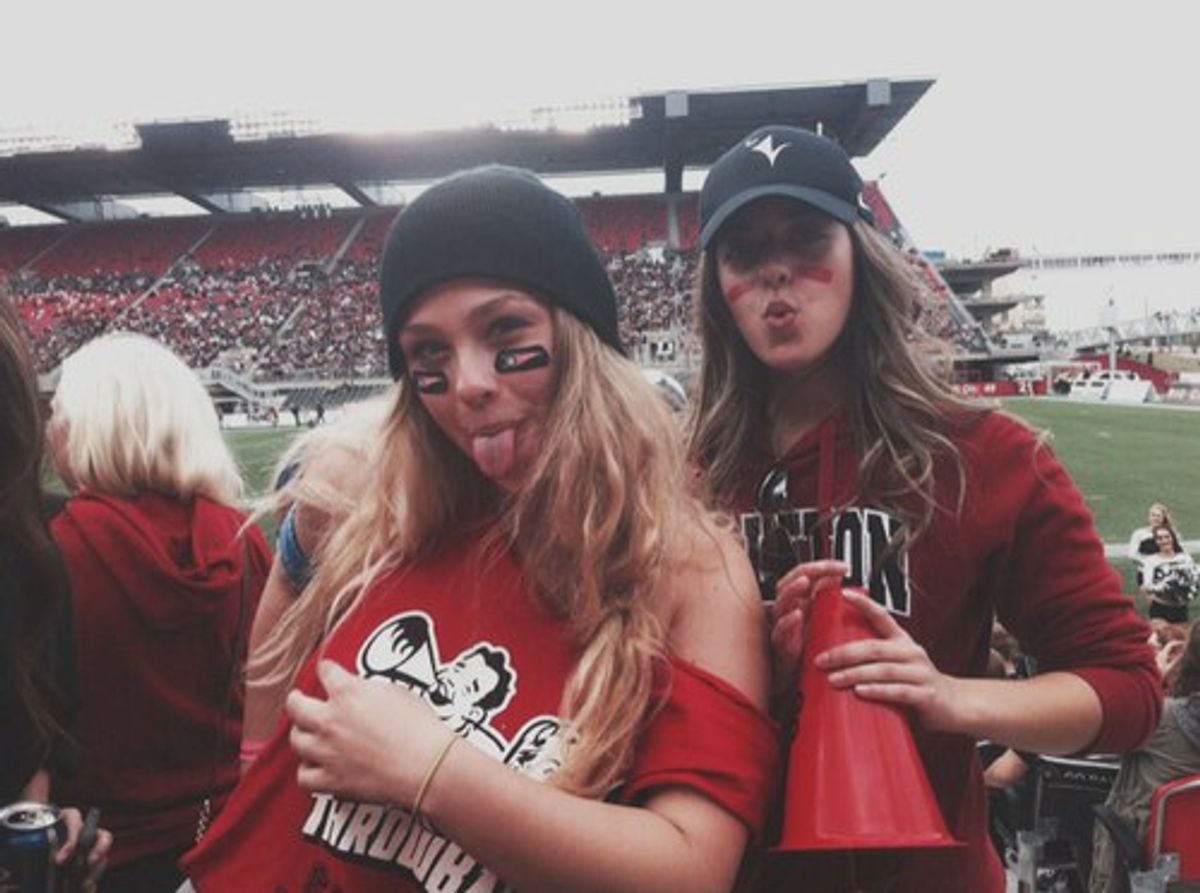 10 Struggles That All Female Sports Fans Face