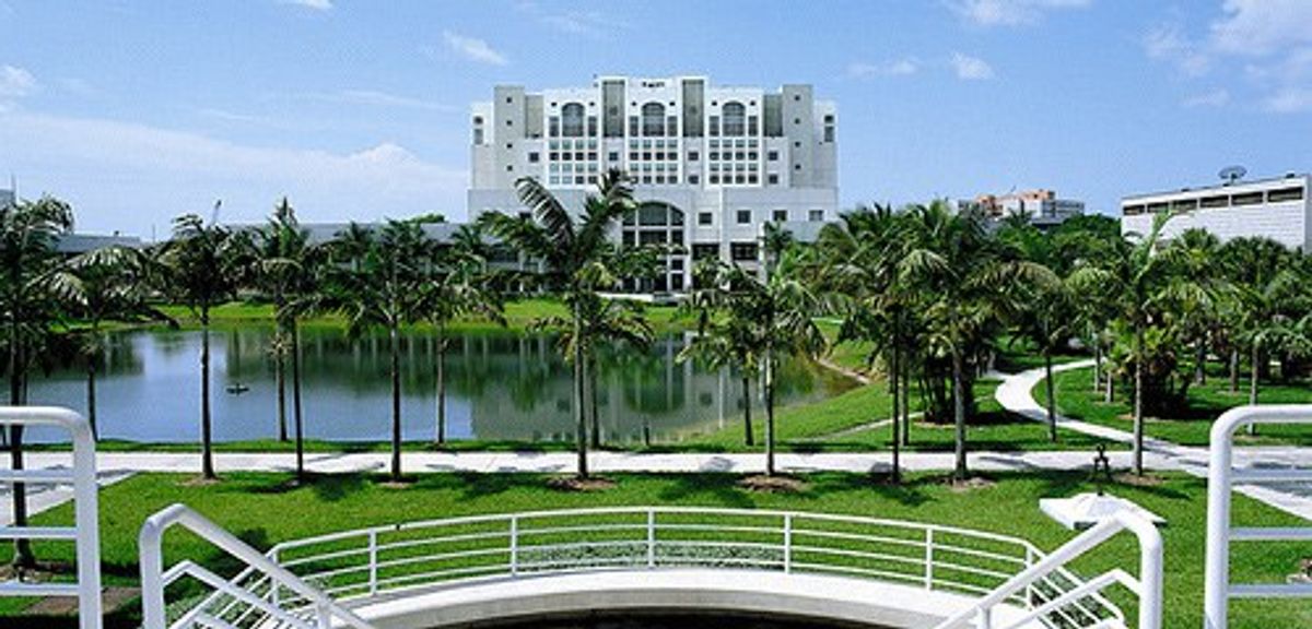 7 Signs You Go To Florida International University
