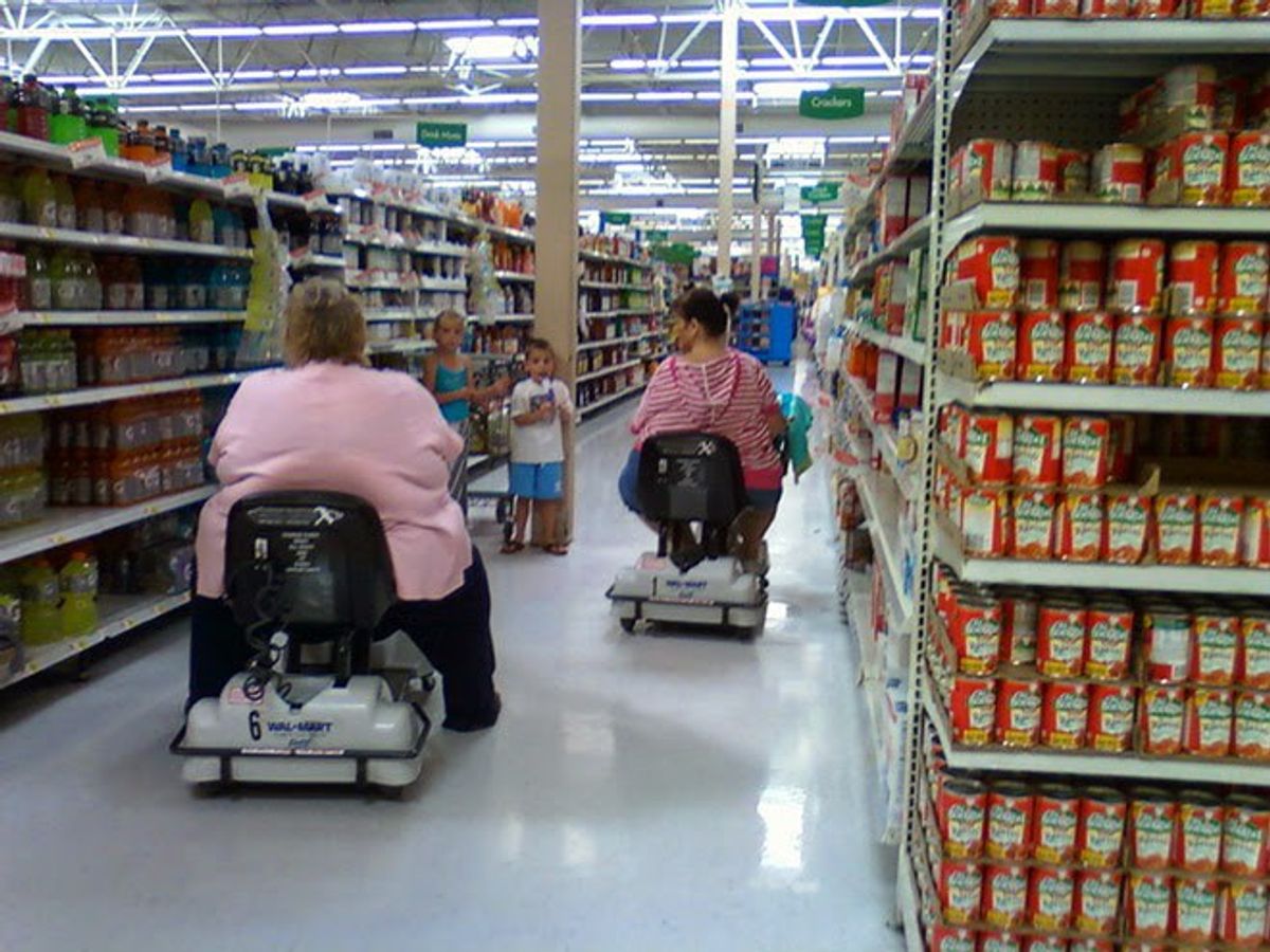 15 Thoughts You Have While Walking Through Walmart