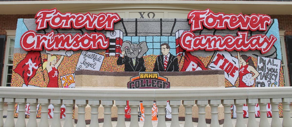 Photo Gallery: Alabama Homecoming Lawn Decorations