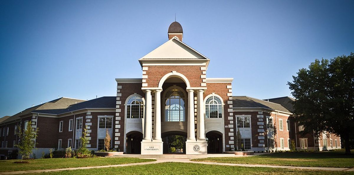 24 Signs You Go To Lee University
