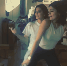 Traveling With Your Sister, As Told By Kendall And Kylie GIFs.