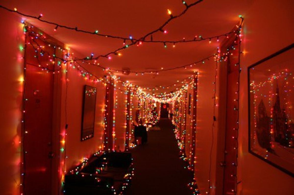 10 Creative Ways To Decorate Your Dorm For Christmas