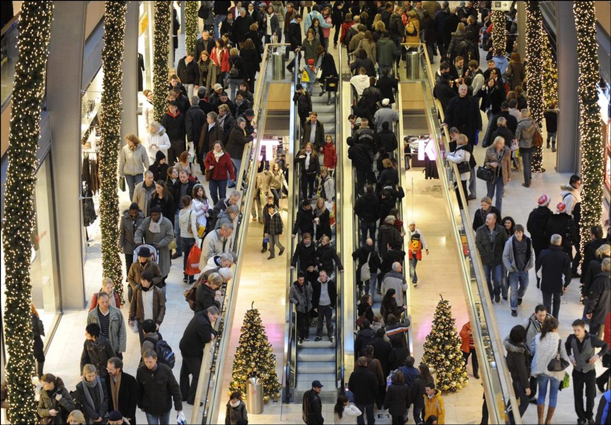 30 Thoughts You Have While Christmas Shopping
