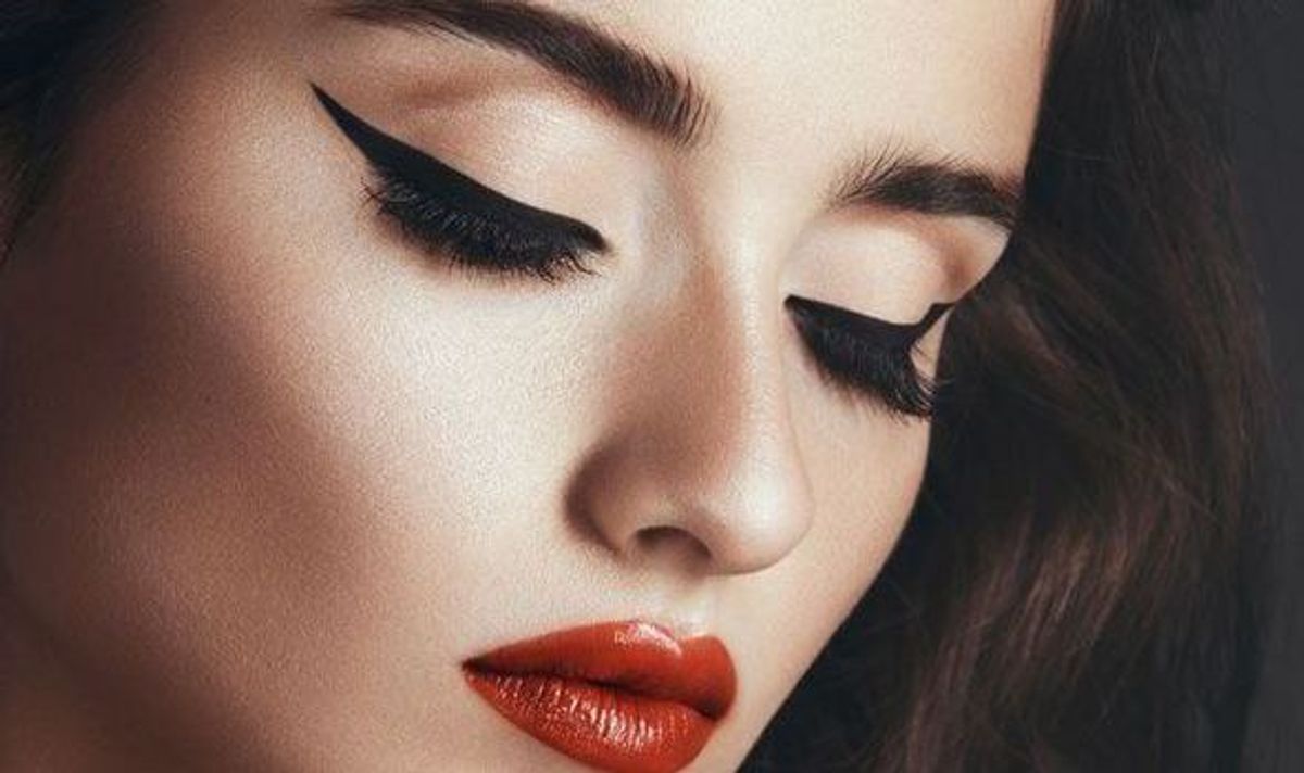 10 Amazing Moments People Who Wear Makeup Experience