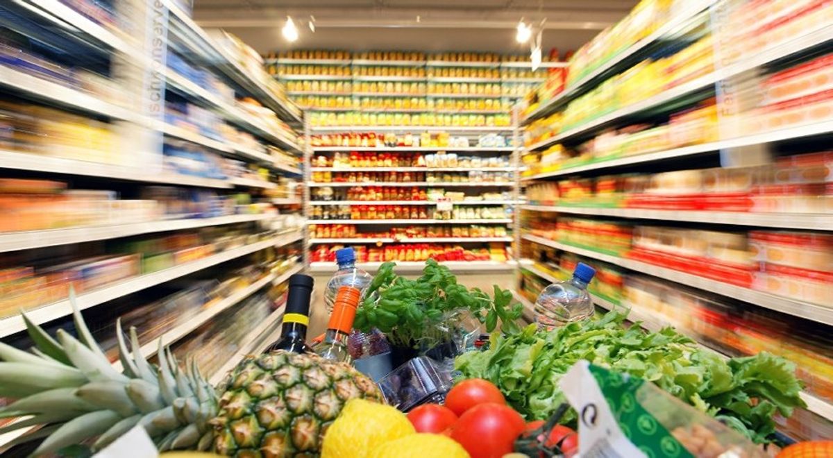 38 Thoughts You Have While Grocery Shopping