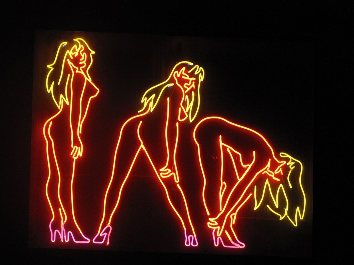 What You Need To Know About Strip Clubs