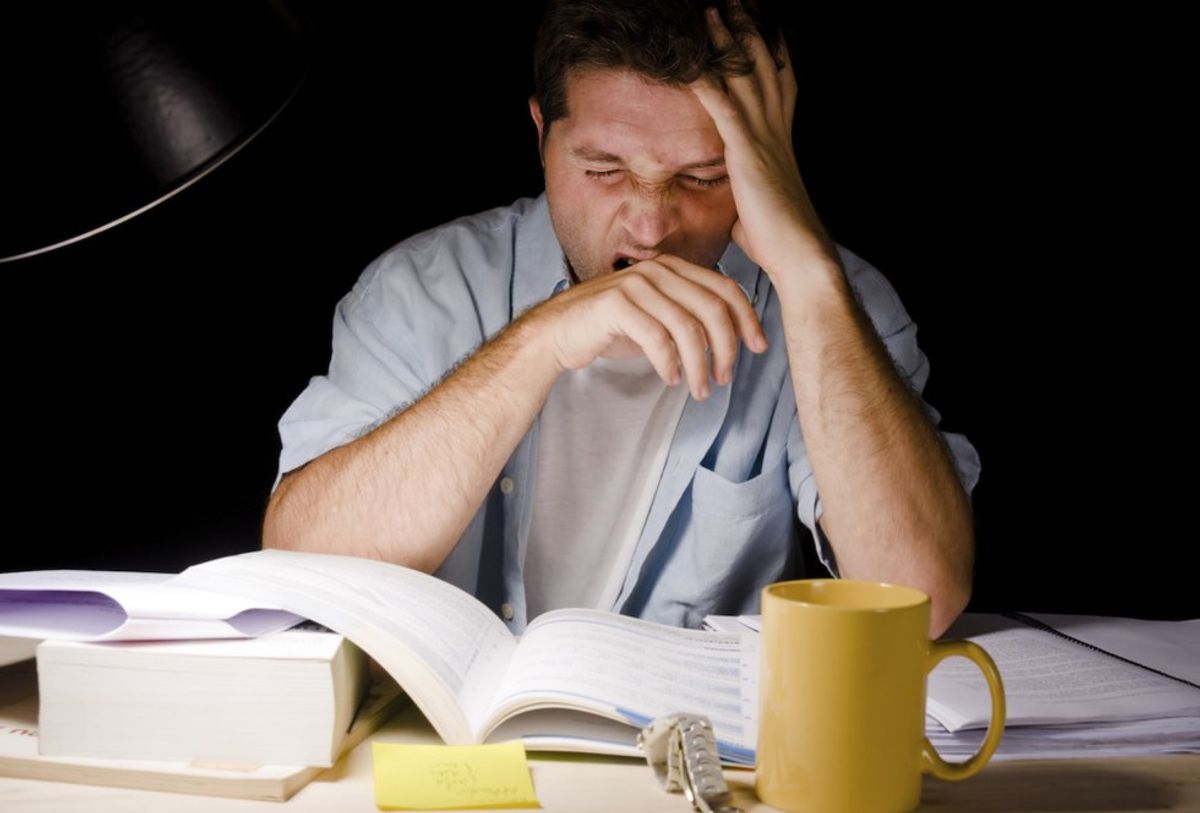 The 6 Awful Stages Of Pulling An All-Nighter In College