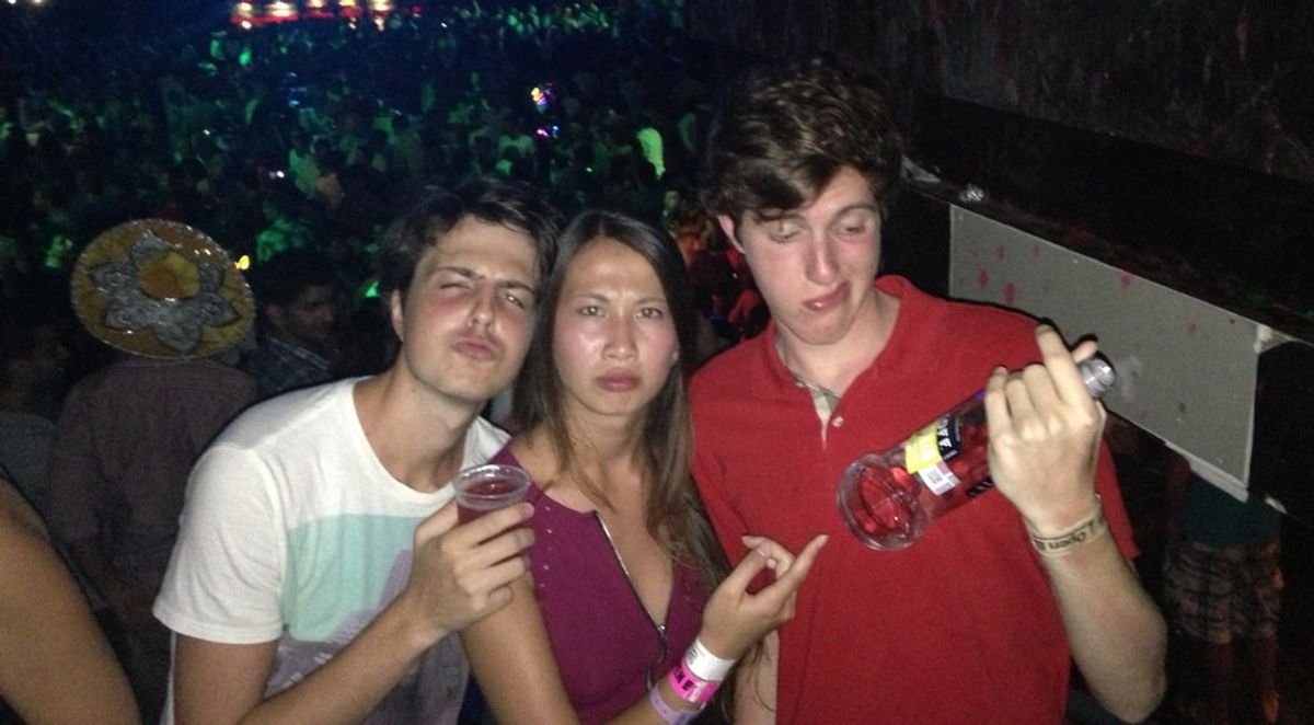14 Types Of People You Meet At A College Town Bar