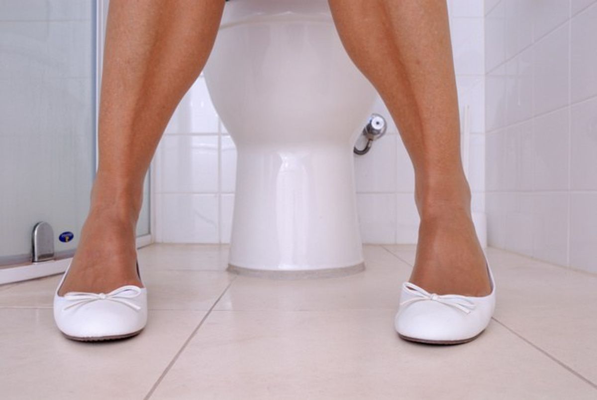 5 Thoughts Every Woman Has In A Public Restroom