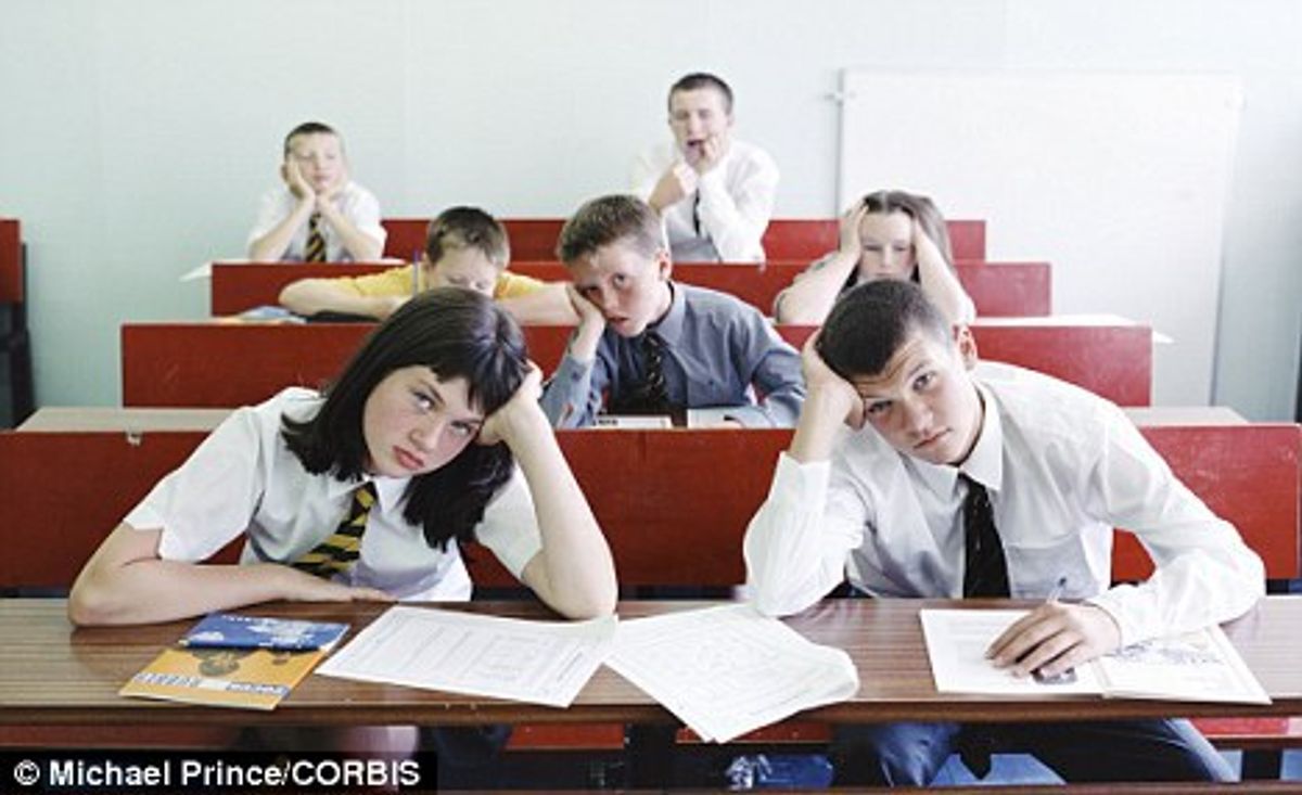 11 Thoughts You Have During Your 3-Hour Class