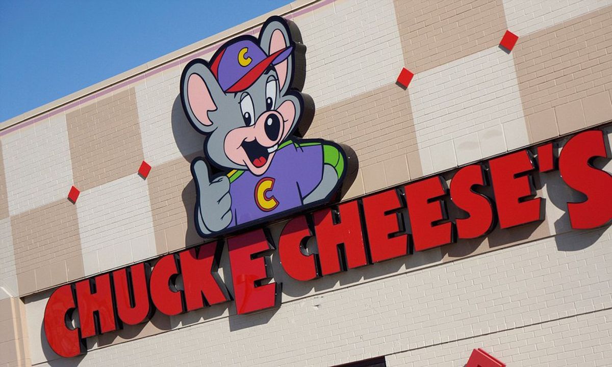 5 Reasons Why I Love Working At Chuck E Cheese's