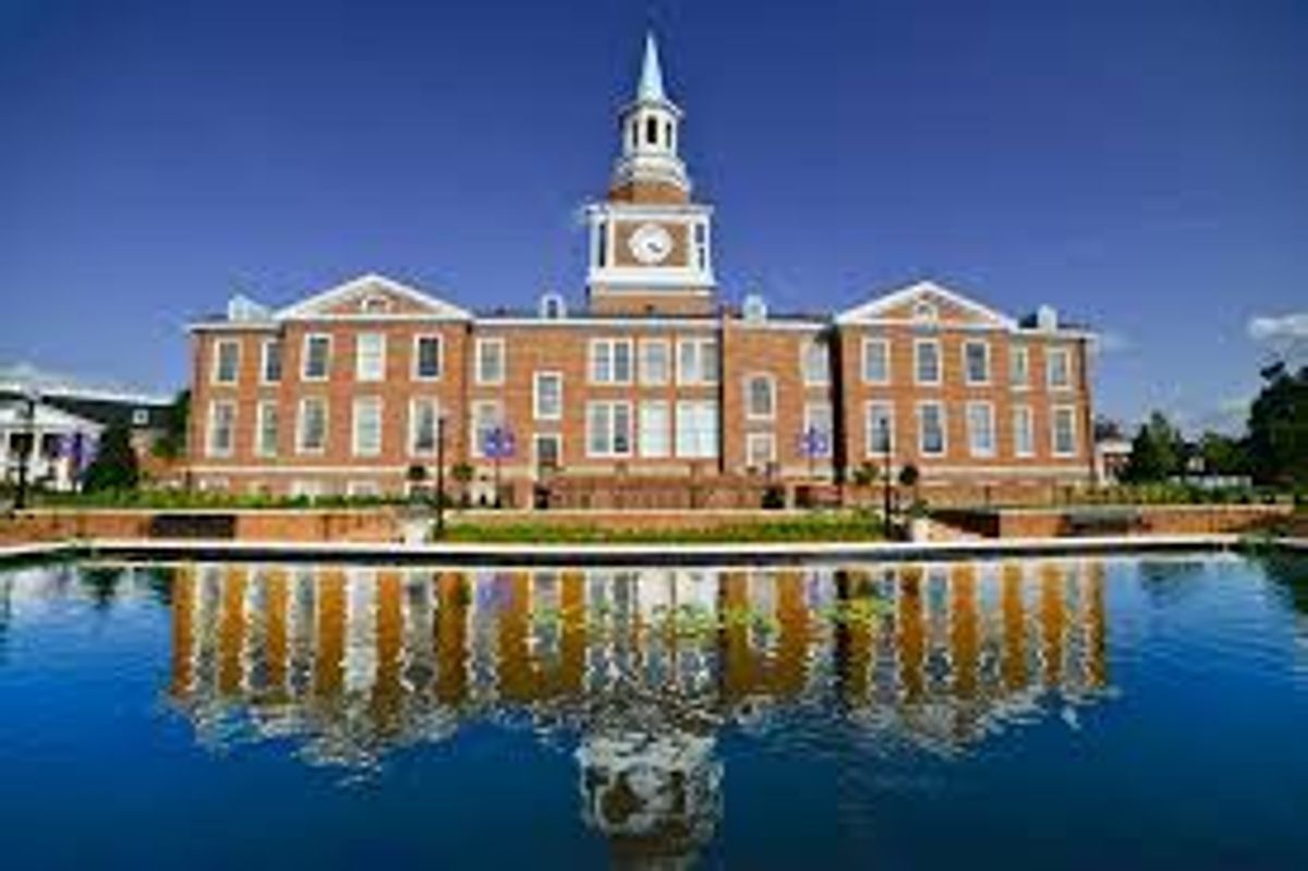 10 Signs You Either Go To College At A Country Club Or High Point University