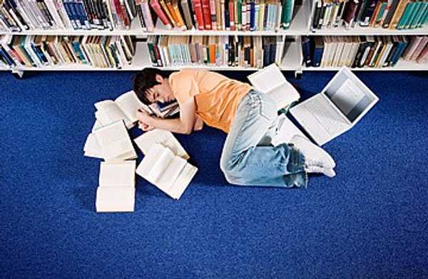 7 Stages Of The Sleep Deprived College Kid