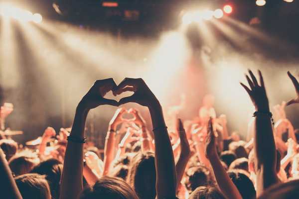 The 5 Stages Of Going To A Concert