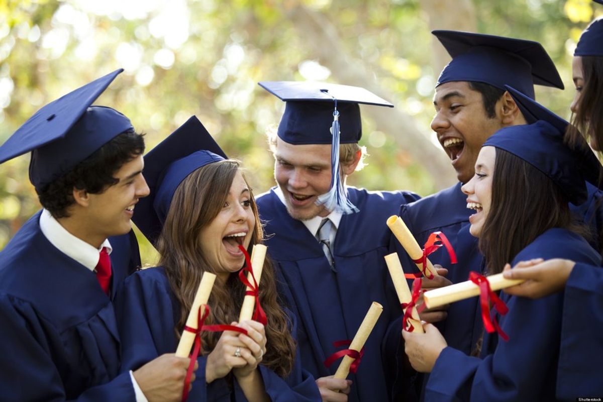 12 Thoughts Every Student Has When Their Best Friends Are Graduating Seniors