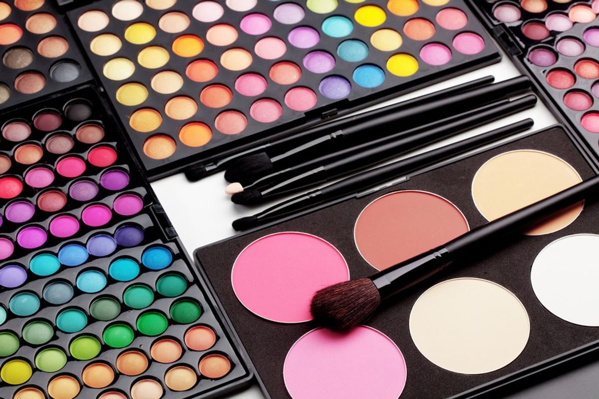 5 Eyeshadow Palettes That Makeup Beginners Need
