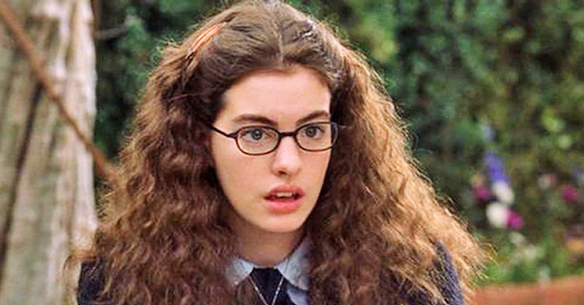 10 Problems Every Girl With Curly Hair Can Relate To