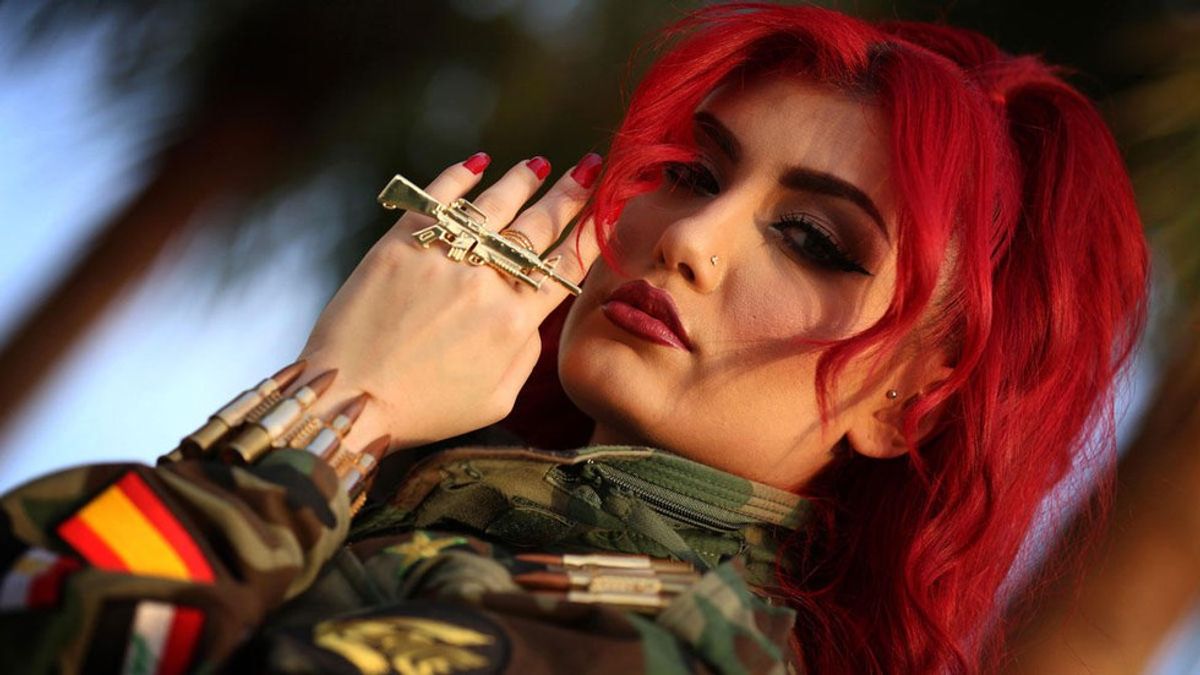 Watch This Badass Kurdish Pop Star Give ISIS The Middle Finger