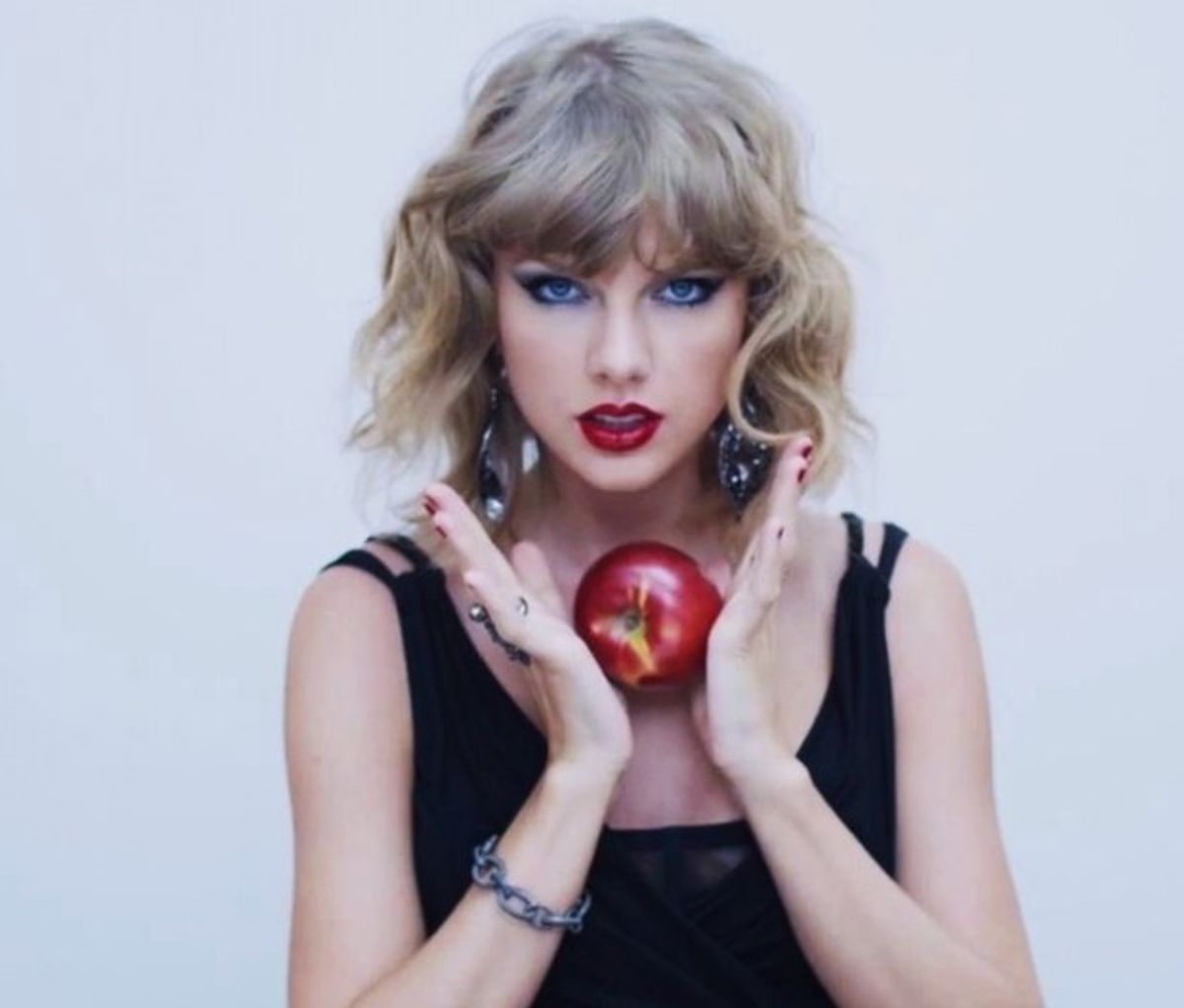 20 Taylor Swift Songs That, Surprise, Aren't About Boys