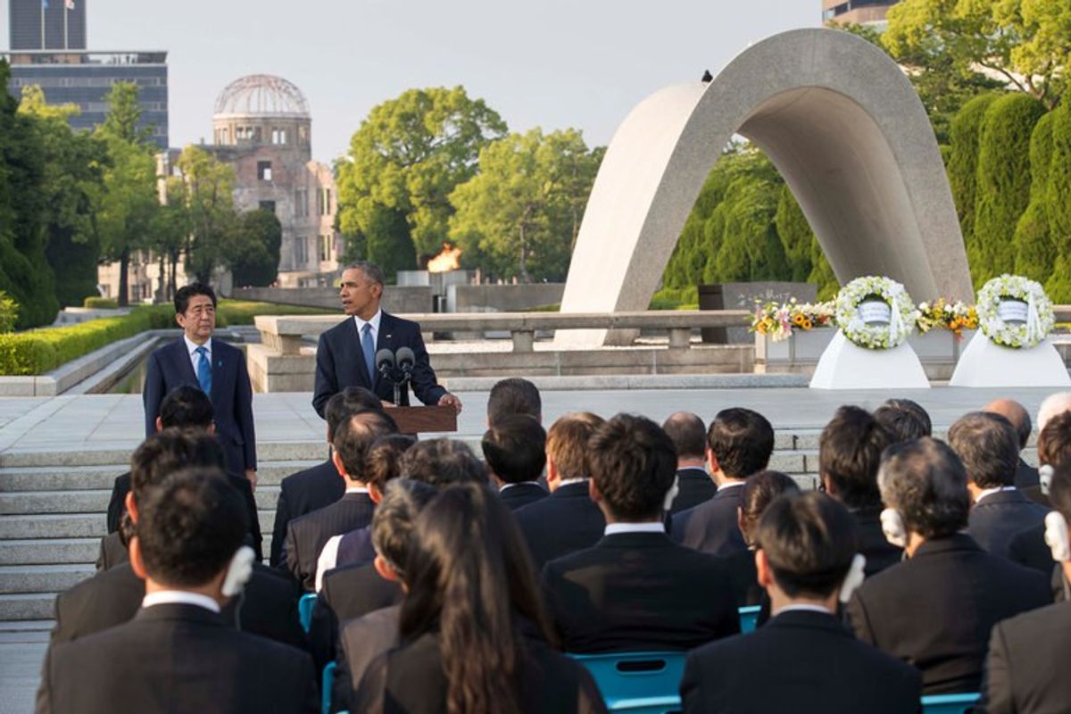 Obama visits Hiroshima Peace Memorial