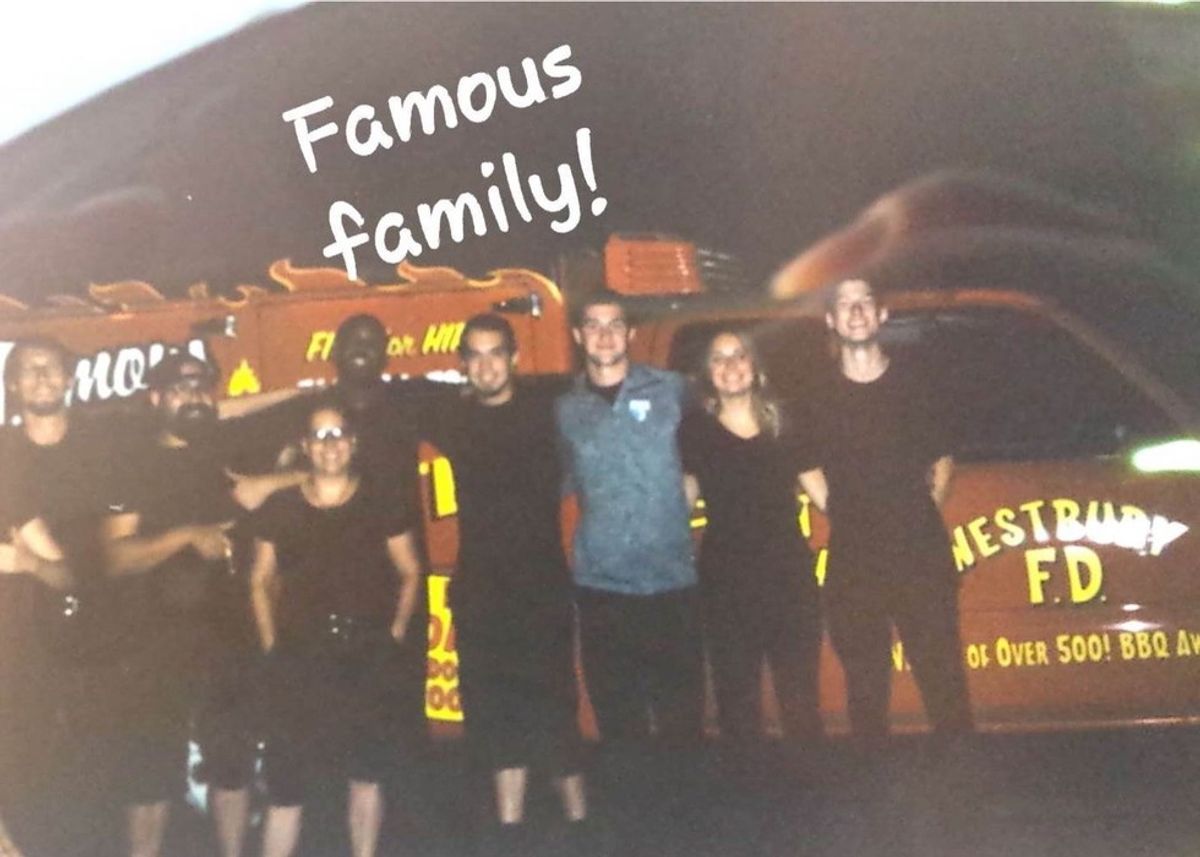 17 Signs You Work In A Restaurant