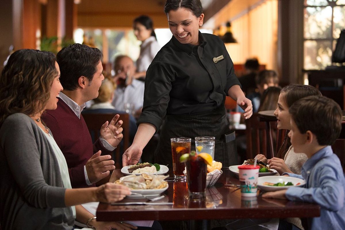10 Reasons Everyone Should Be A Server At Least Once In Their Life