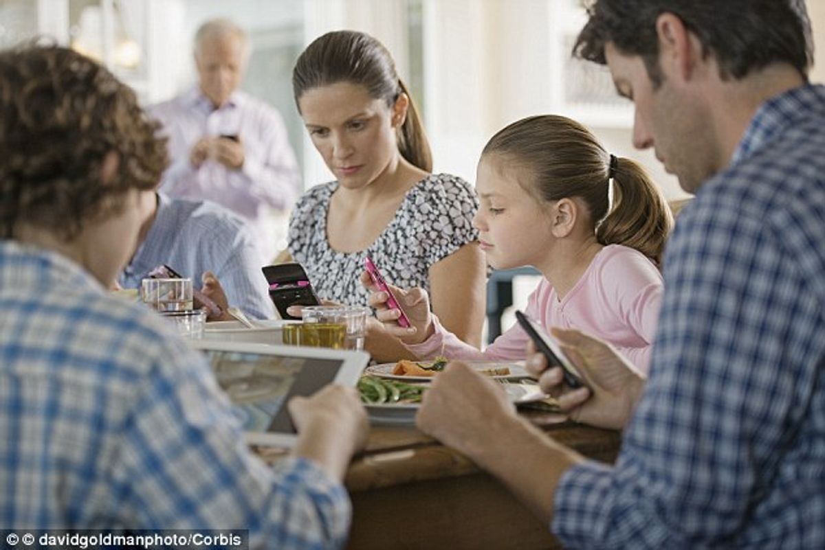 Children, Electronics And The Dinner Table