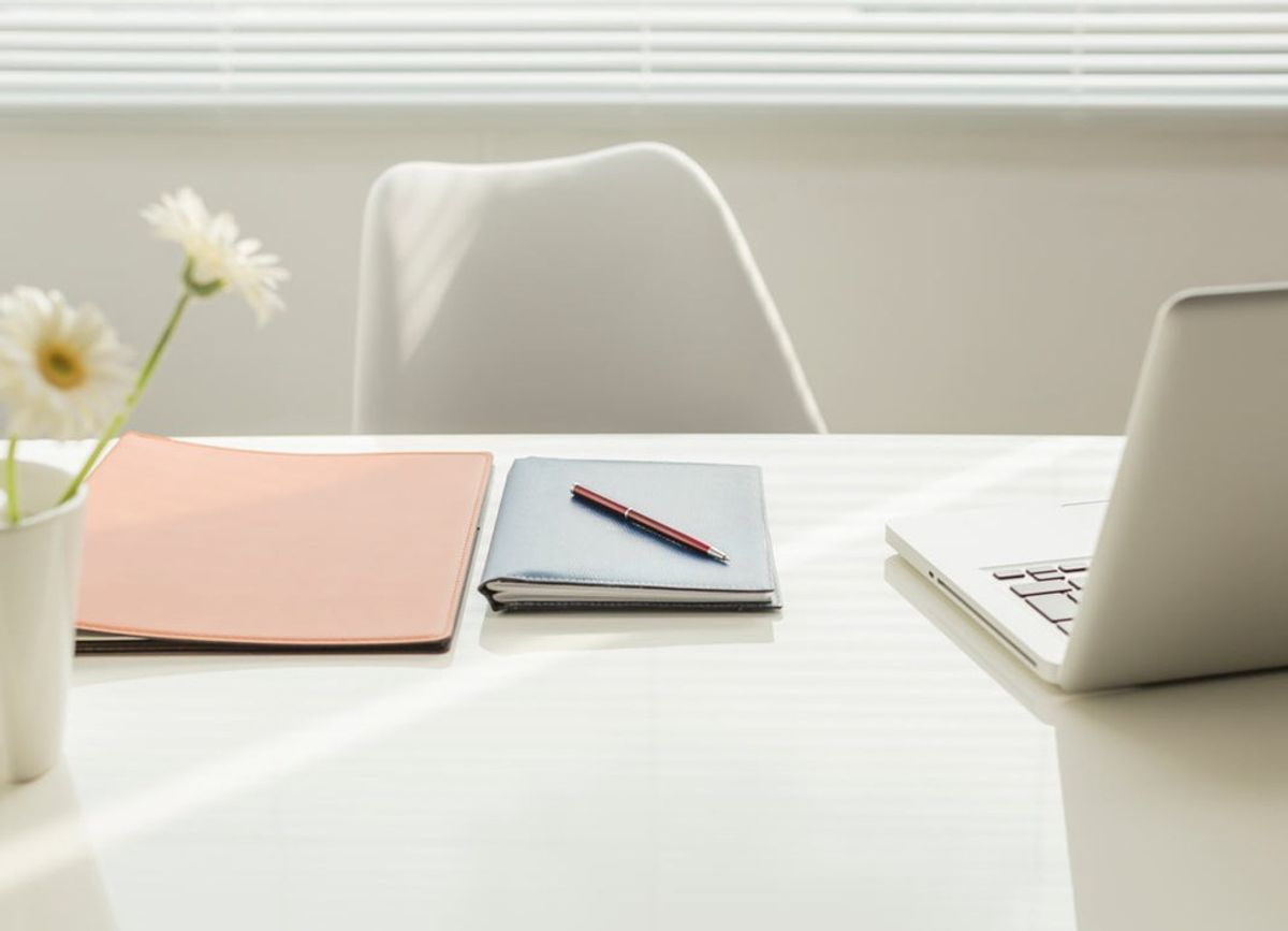 10 Must Have Items For Your Work Desk
