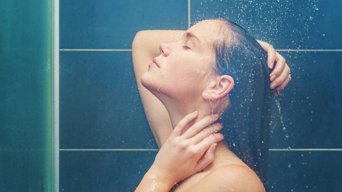 5 Thoughts Everyone Has In The Shower
