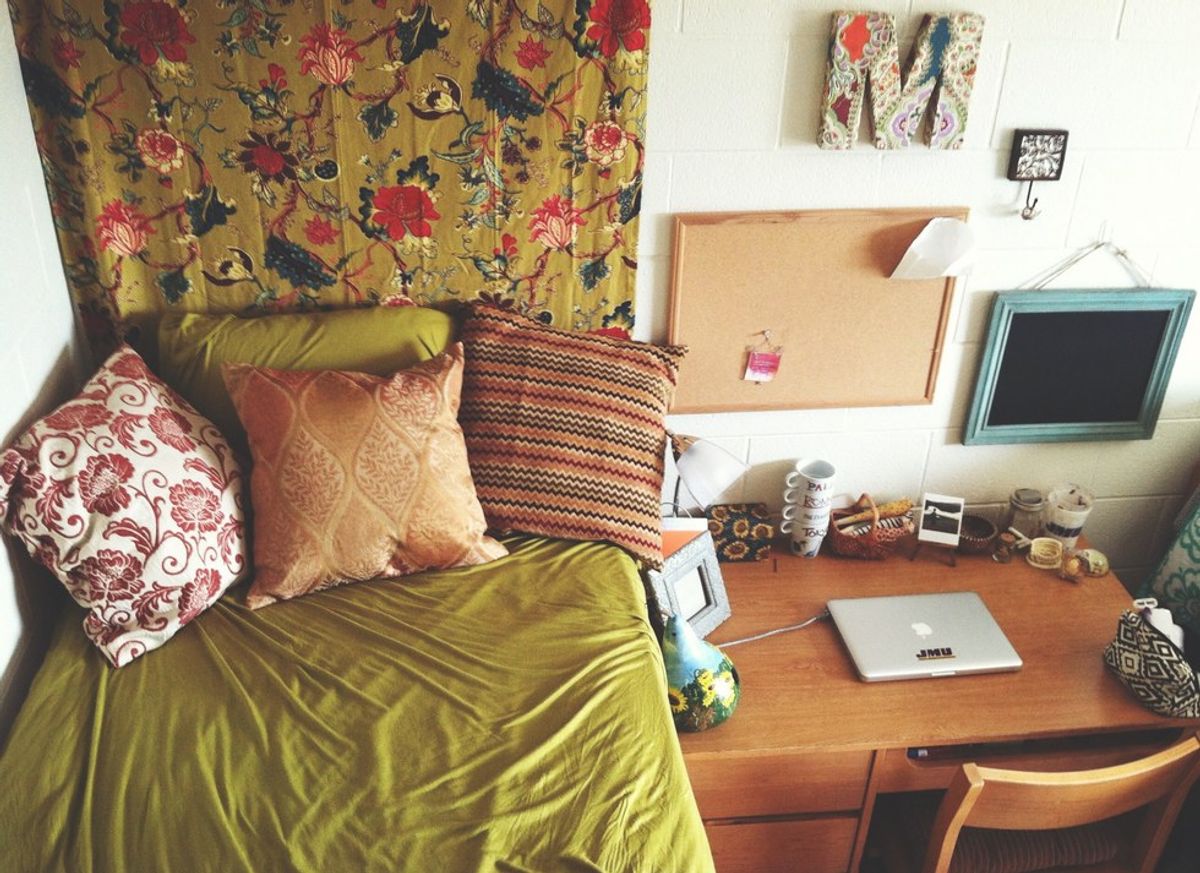 8 Must Have Decorations For Your Dorm Room This Year