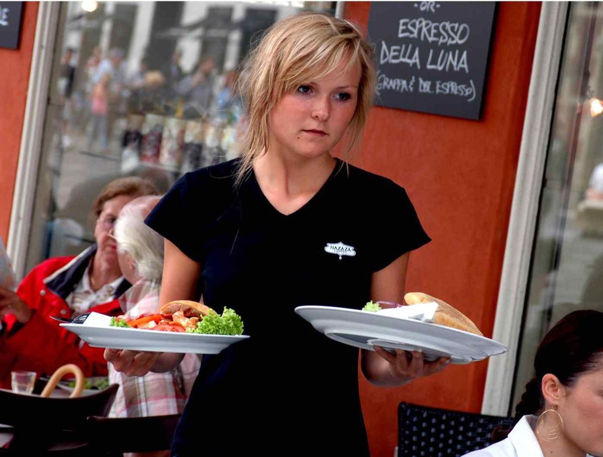 10 Worst Kinds Of People Servers Have To Deal With