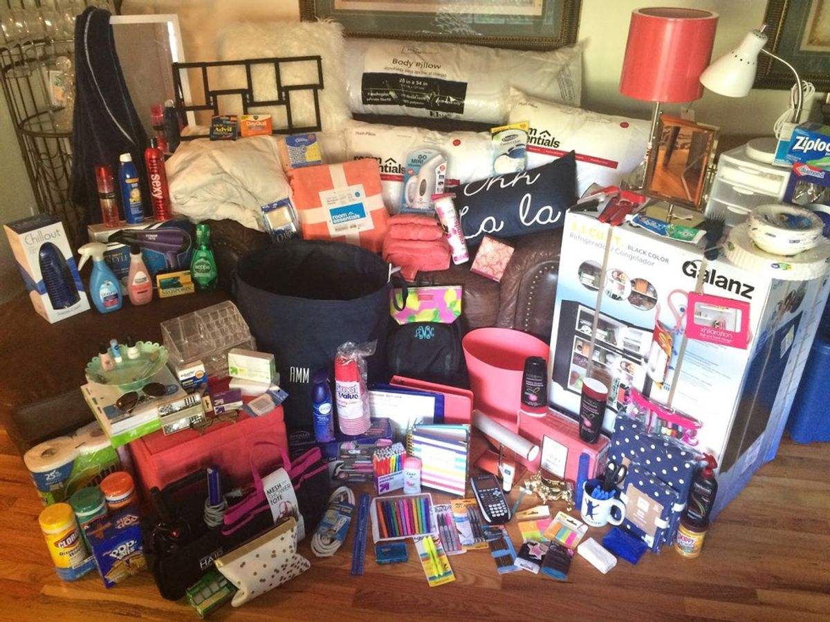 40 Thoughts You Have While Packing For School