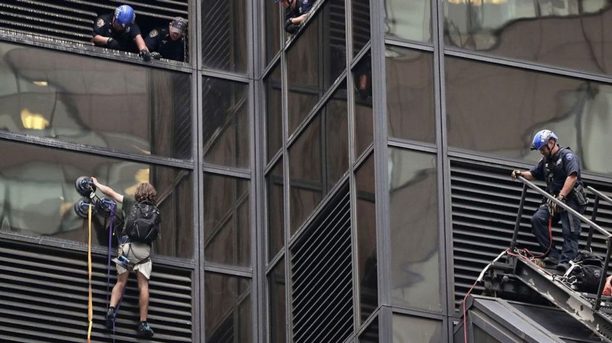 This hilarious Twitter account claps back at the #TrumpTowerGuy