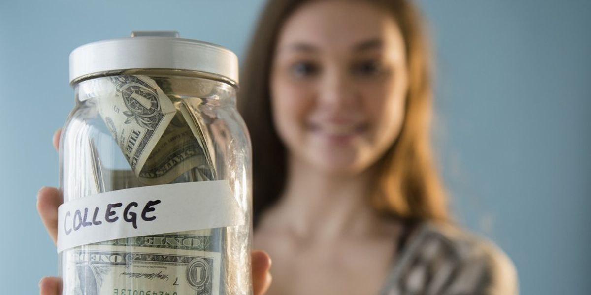 6 Ways To Save Money As You Move Into College