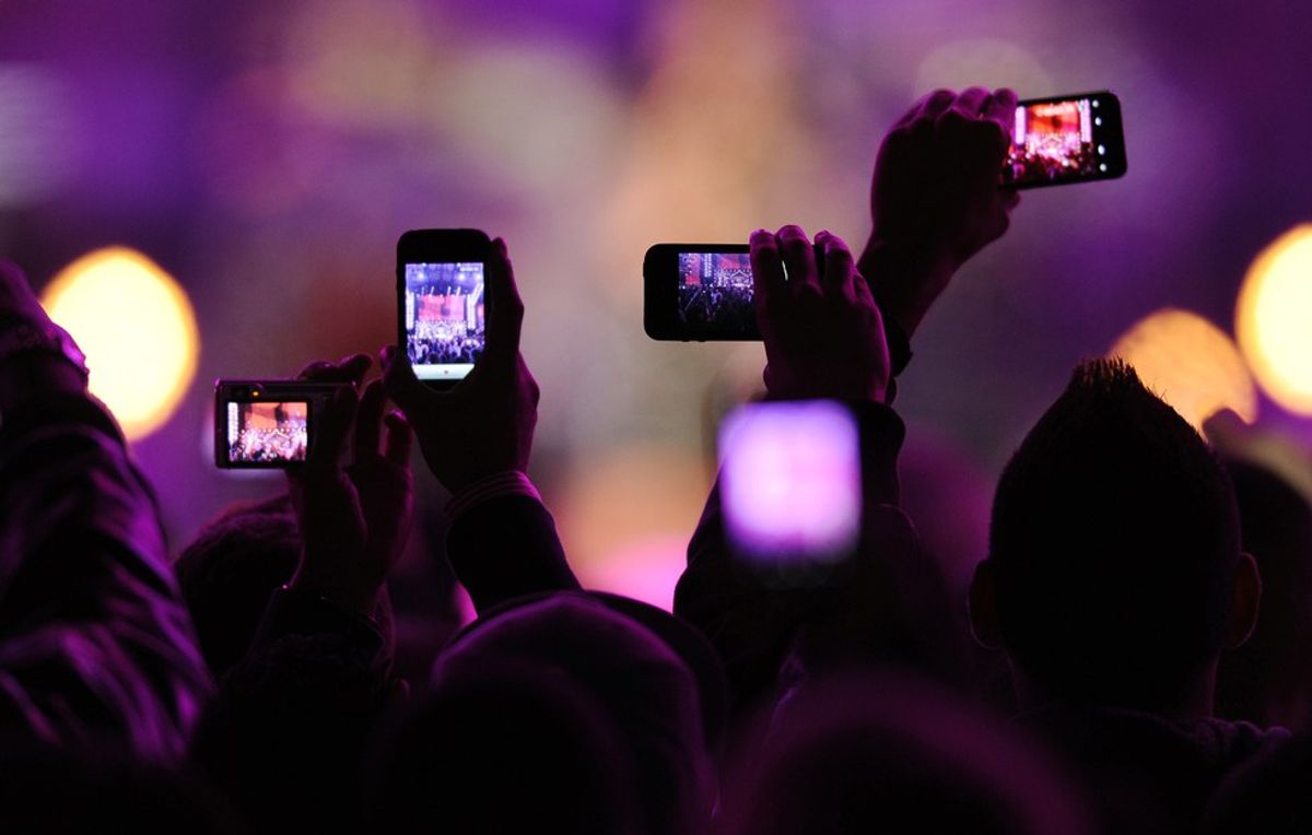 Why Snapchatting Your Concert Is The Worst