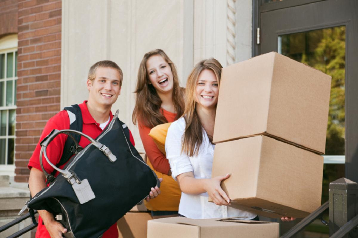 The 5 Stages of Moving Into Your College Dorm