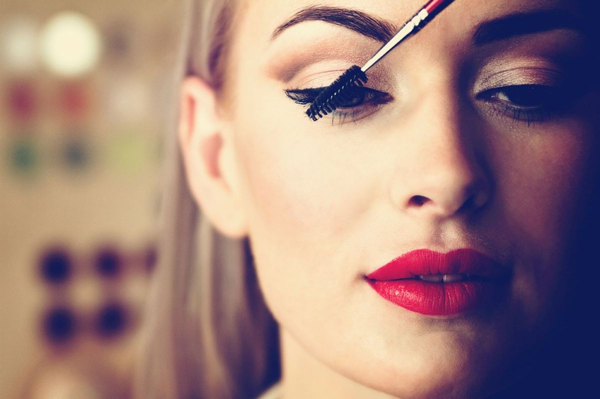 14 Signs You're Addicted to Makeup