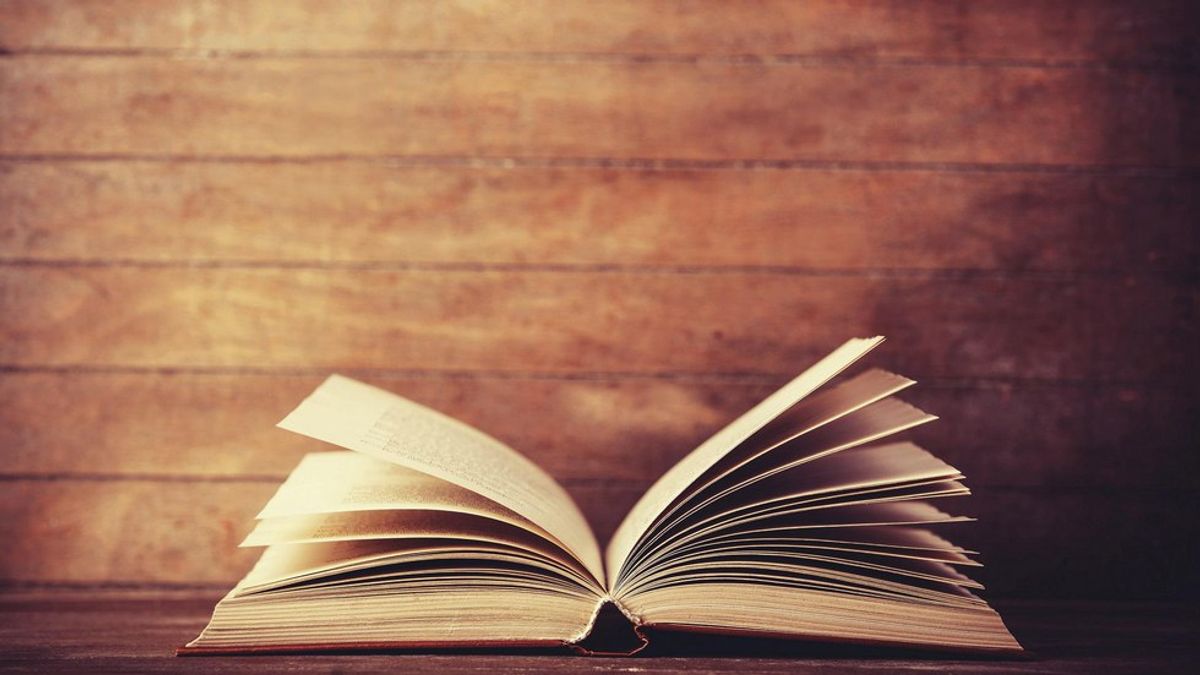 10 Books I Read In School That I Want To Experience Again