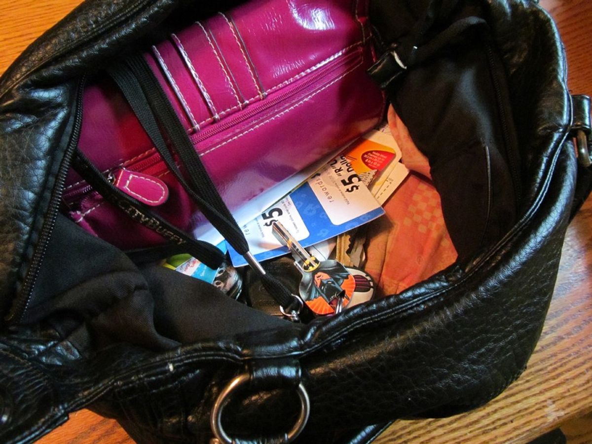 6 Things Every Woman Needs In Her Purse