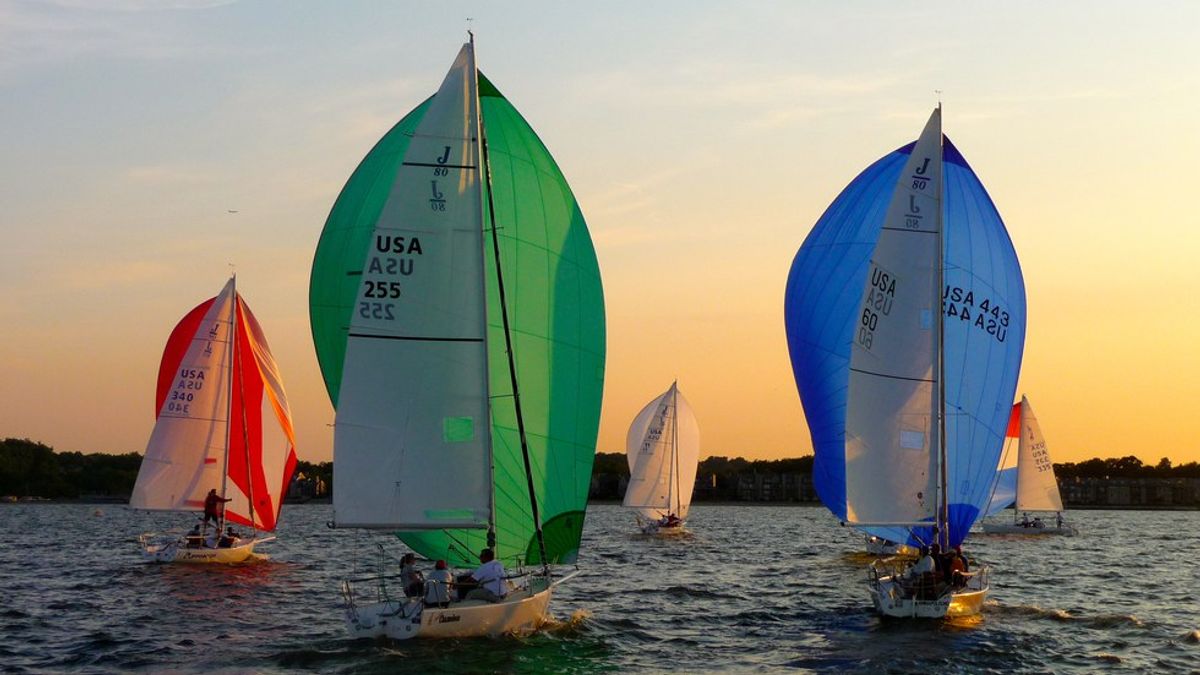 I Went On A 17 Hour Sail Race: Here is How Each Hour Went Down