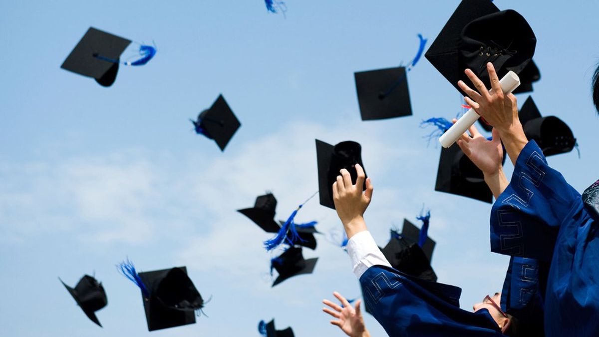 15 Stages Of The Home Stretch To Graduation